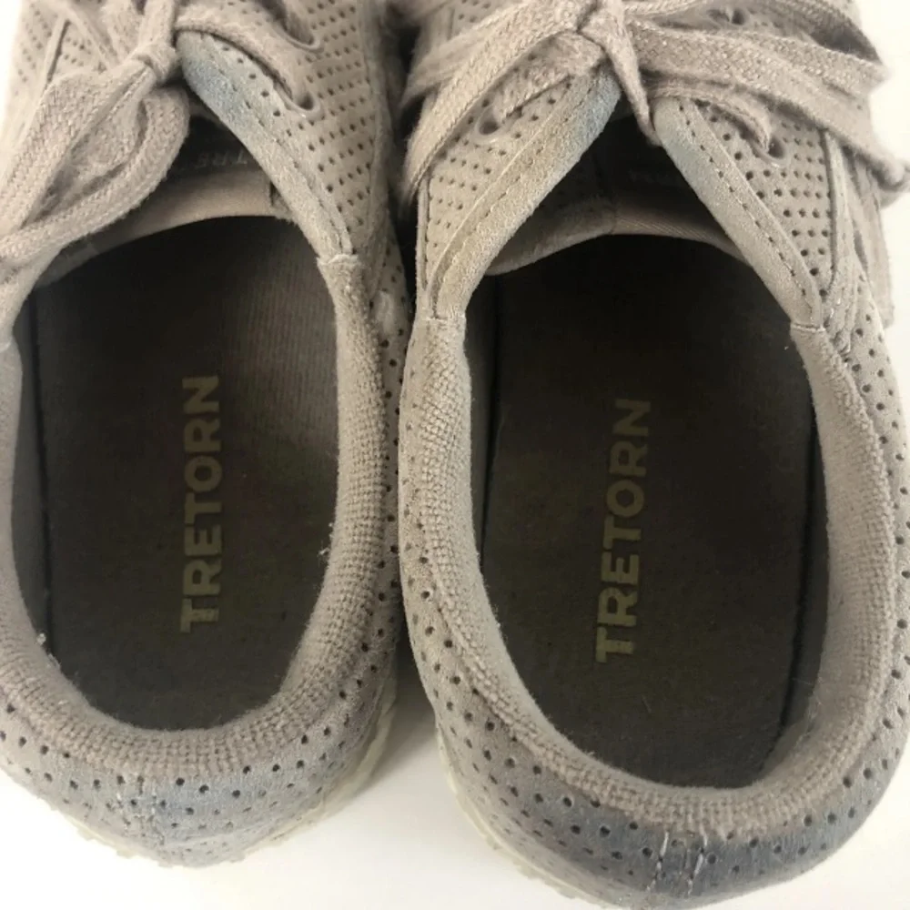 Tretorn womens 7.5 platform sneakers Suede Bold taupe gray perf